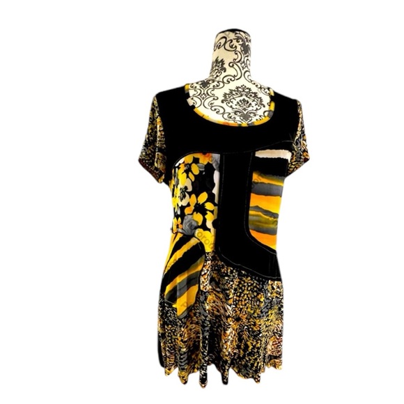 Bold top with orange and yellow motifs - Picture 1 of 7